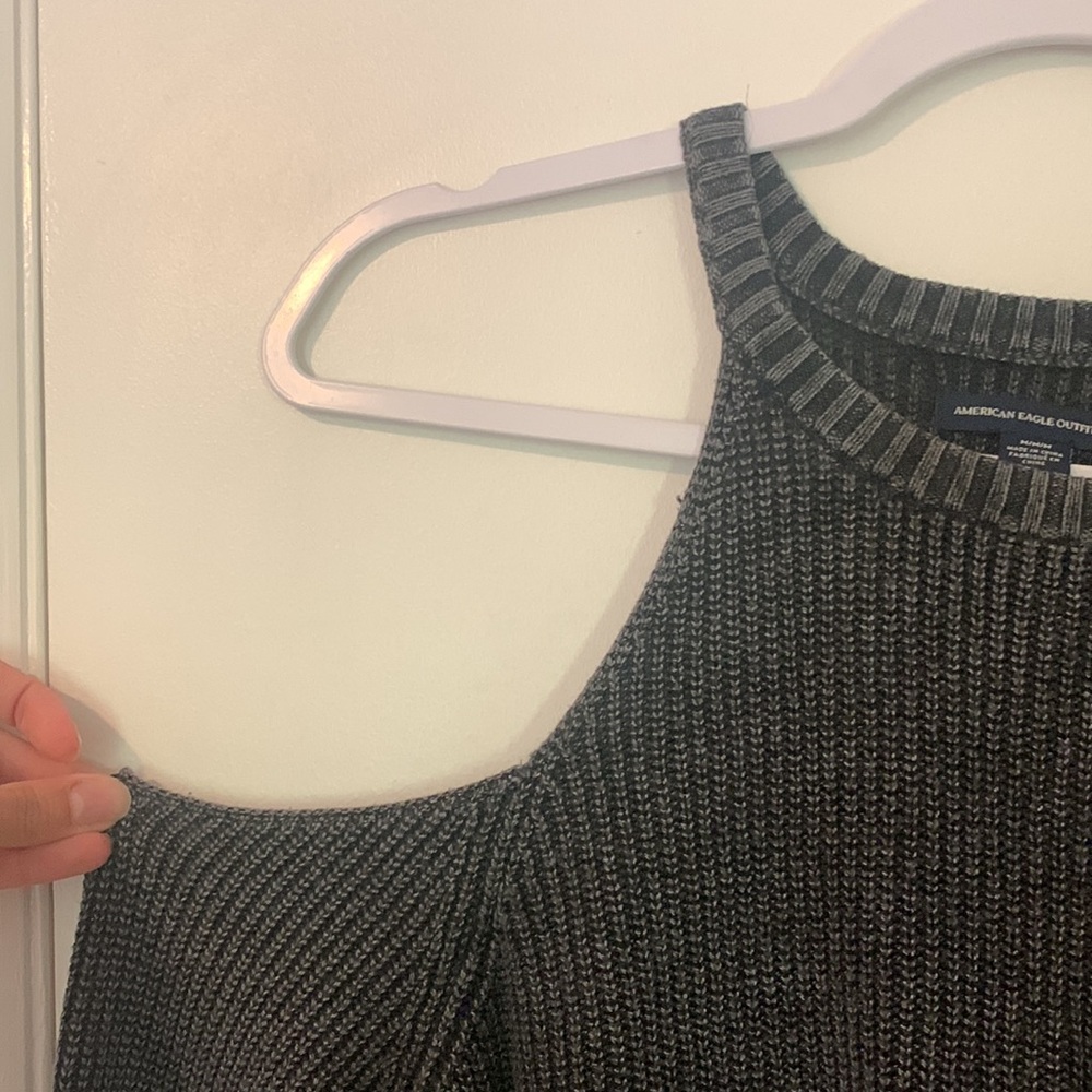 Cold shoulder bell sleeve sweater - Picture 4 of 5